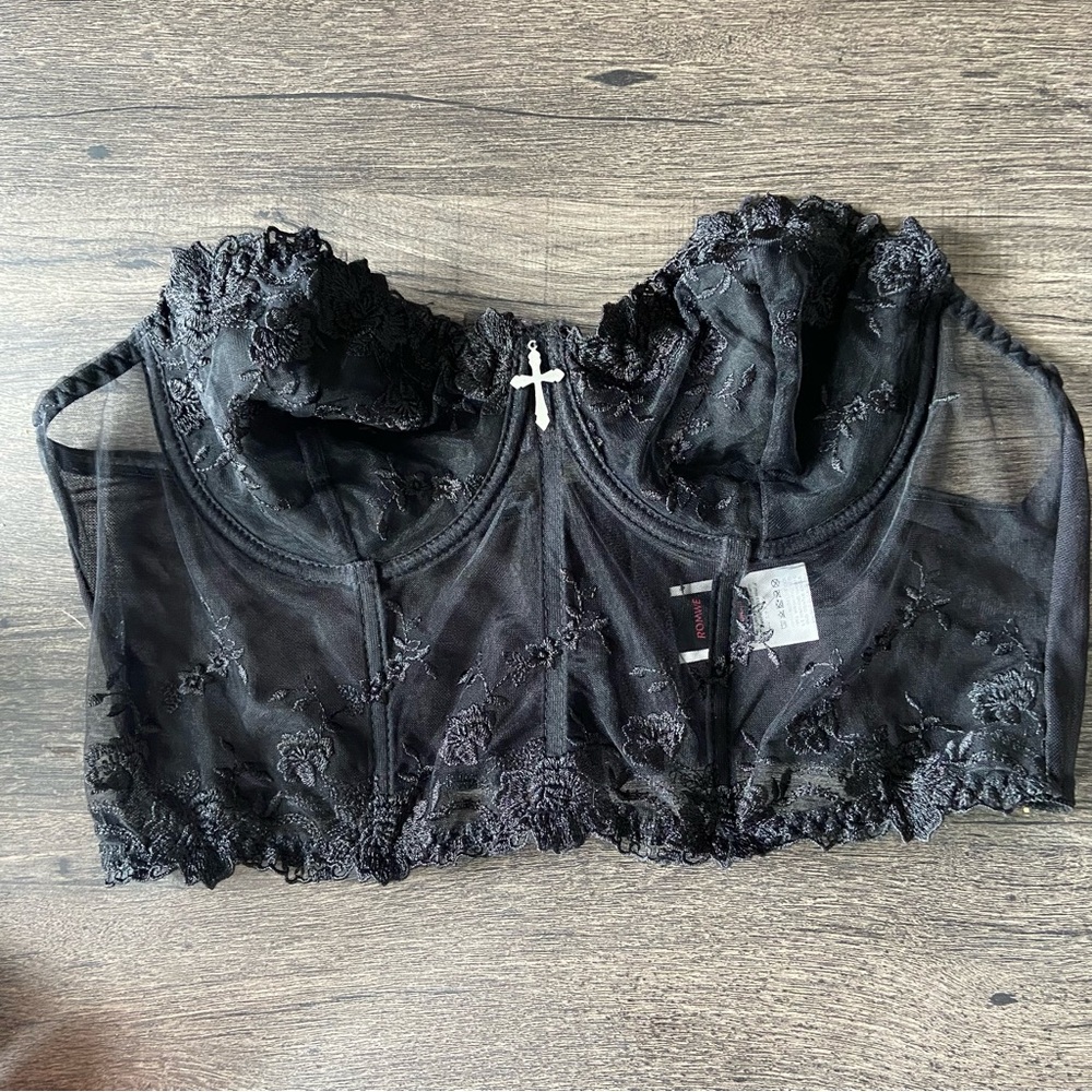 Romwe Corset Lace Floral Black Crop Top Cross Pendant Size XL